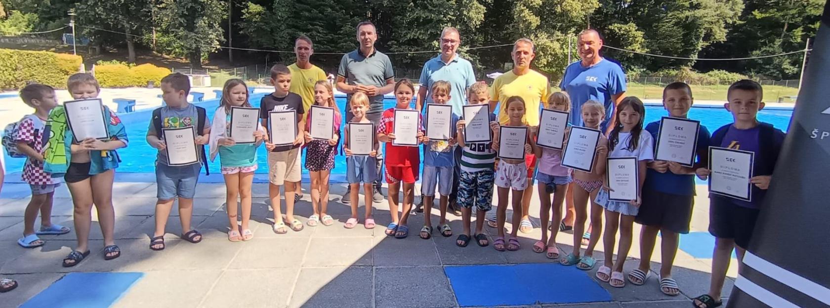 Završena ovogodišnja Škola plivanja na Bazenu Kutina – dodijeljeno 45 diploma