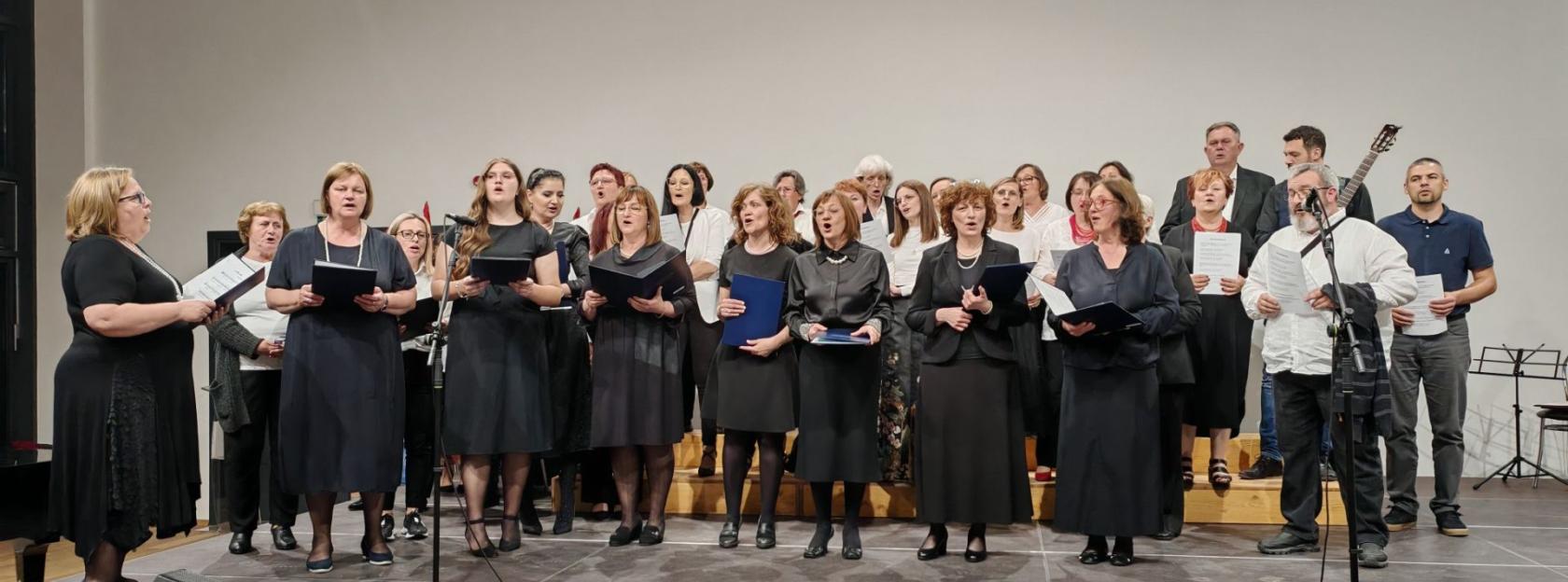 Održan 6. Humanitarni koncert „Ne zaboravi one koji zaboravljaju“ u Kutini