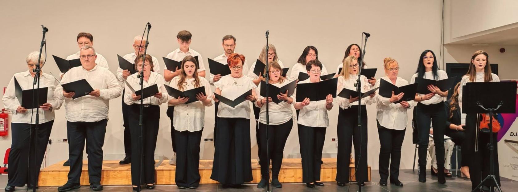 „Ne zaboravimo one koji zaboravljaju“ – humanitarni koncert još jednom ujedinio zajednicu u pomoći oboljelima od Alzheimerove bolesti