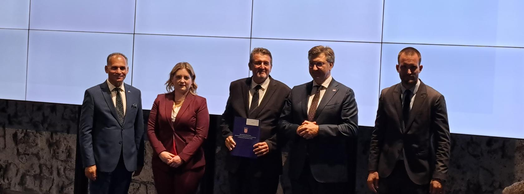 Uručen ugovor o sufinanciranju Završetka društvenog doma u Radićevoj ulici – Romsko naselje – završna faza