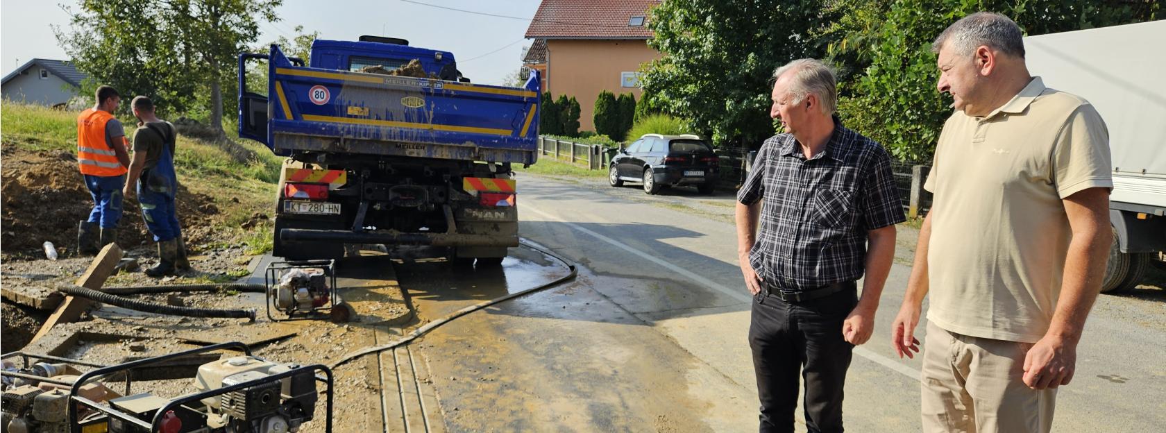 Gradonačelnik i direktor Moslavina d.o.o. obilaze radove na sanaciji magistralnog vodovoda u Kutinskoj lipi