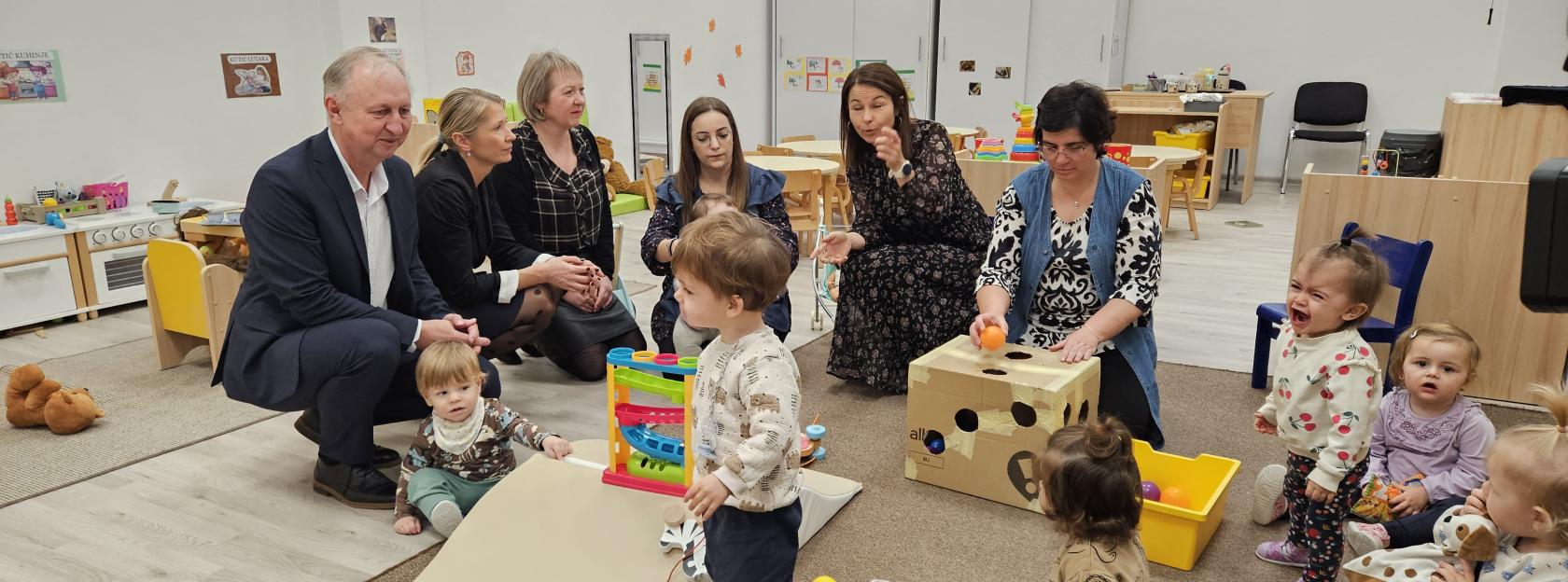 Gradonačelnik obišao nove jaslice u Kutini: Rješenje za liste čekanja i podrška mladim obiteljima