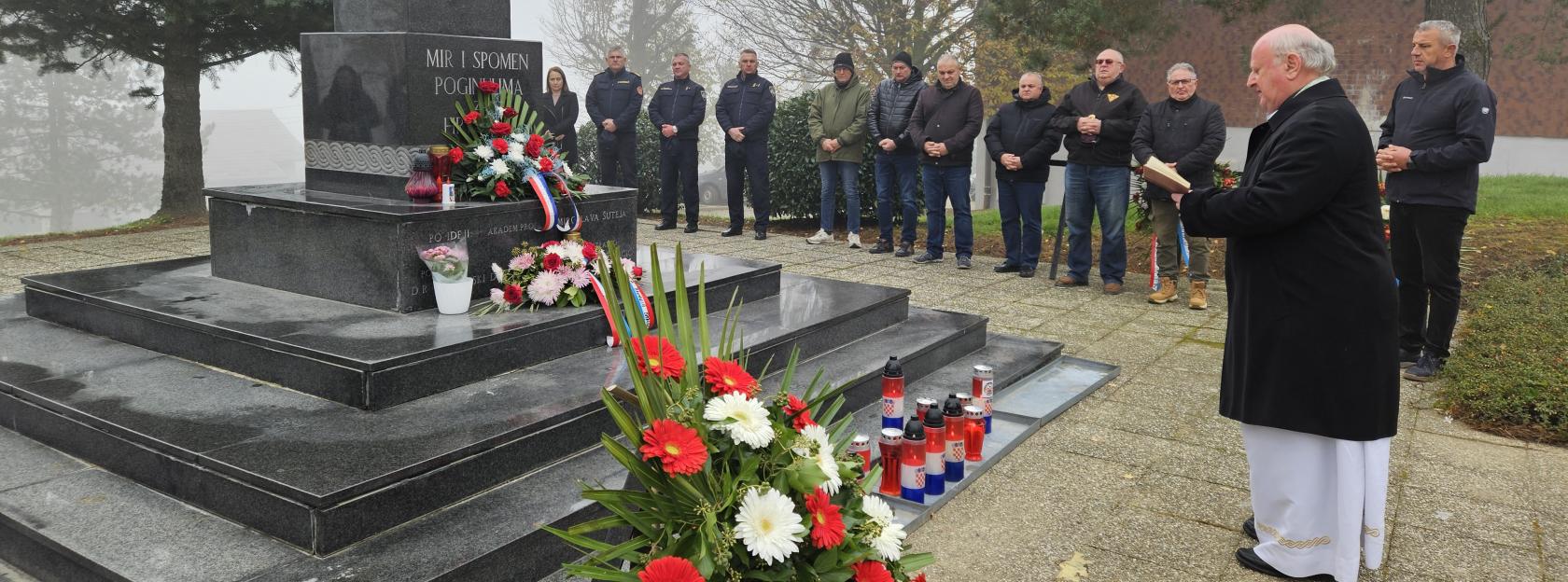 Dan sjećanja na žrtve Domovinskog rata: Kutina u zajedništvu odala počast Vukovaru i Škabrnji