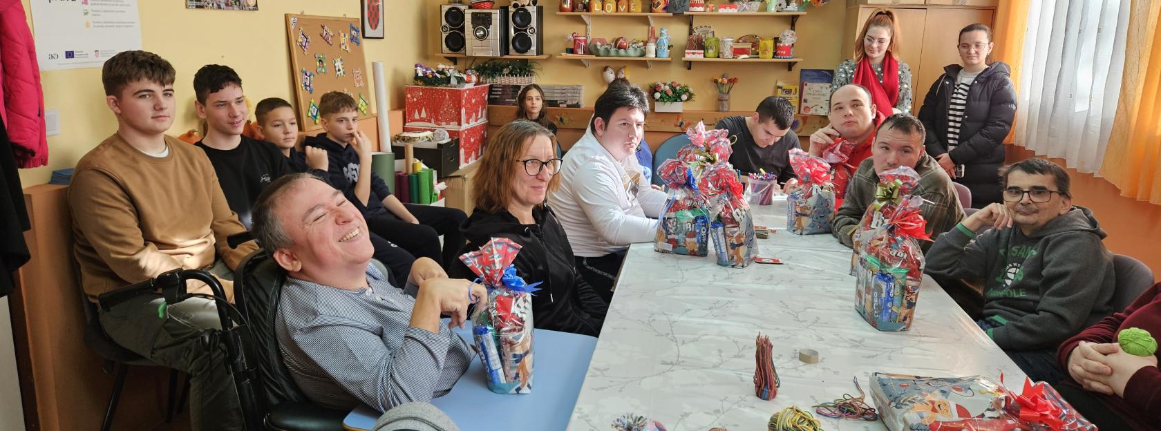 Gradonačelnik i Dječje vijeće Grada Kutine u posjeti štićenicima Udruge OSI Kutina