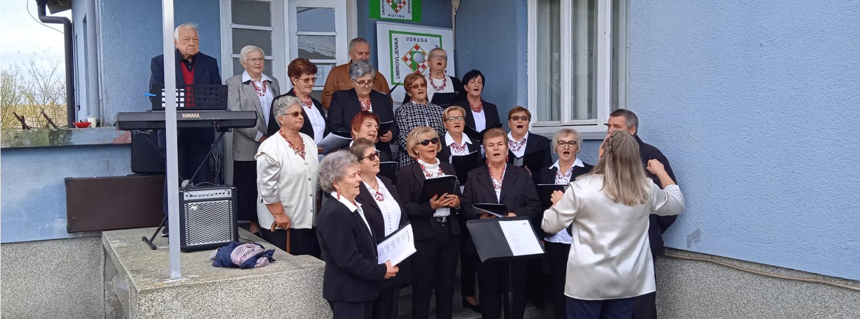 Izložba radova Udruge umirovljenika Petrokemije