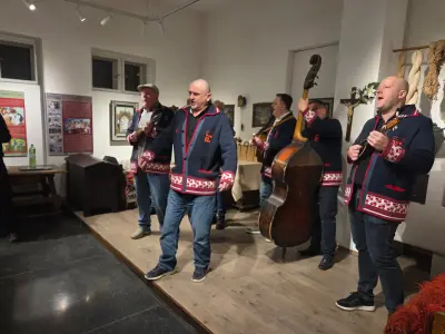 7ee40153-bfb8-4f84-a2c9-7db4d912113d