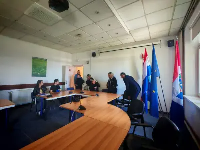 c5e2cee5-4cc9-4b6c-beba-74cf3d60272b