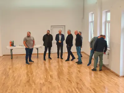 e5636217-06fb-47d4-8259-3e1d3027c805