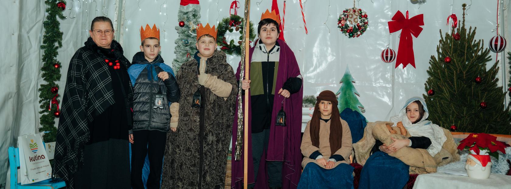 Božićni sajam u središtu Adventa u Kutini okupio izlagače, zborove i brojne posjetitelje