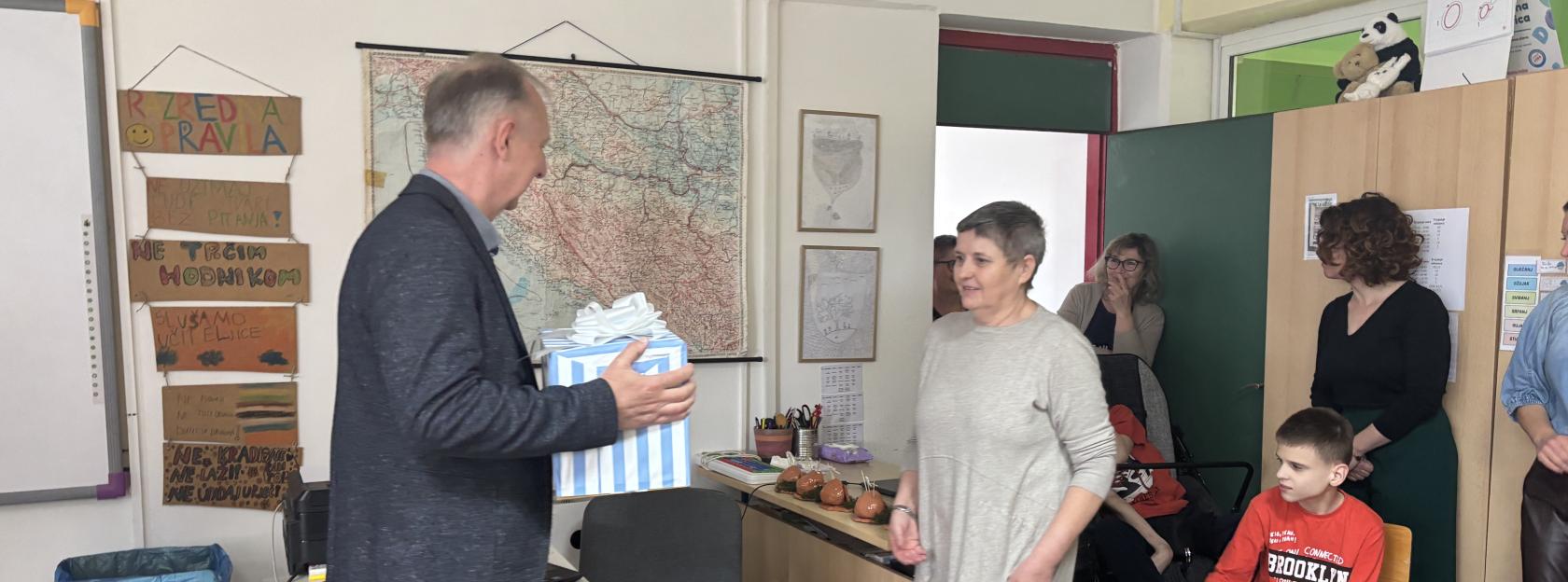 Gradonačelnik Babić povodom Uskrsa posjetio Posebni odjel Osnovne škole Zvonimira Franka