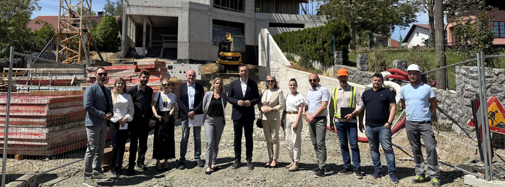 Dogradnja Osnovne škole Mate Lovraka u fazi završetka konstrukcije: projekt napreduje prema planu