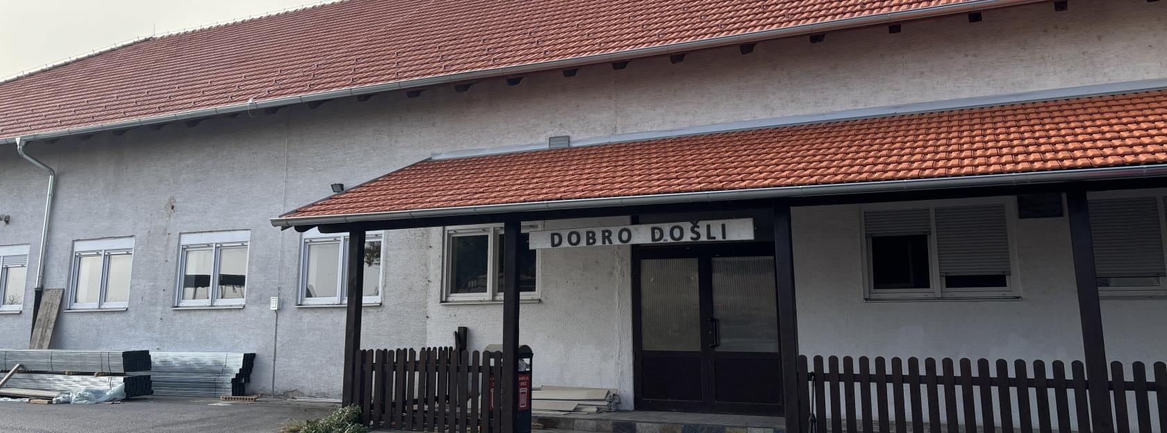 Radićeva ulica dobiva obnovljeni društveni dom – završna faza radova na uređenju interijera i krovišta