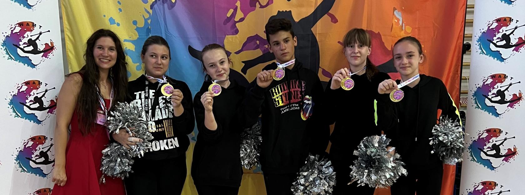 Kutinske mažoretkinje i mažoretan svjetski prvaci