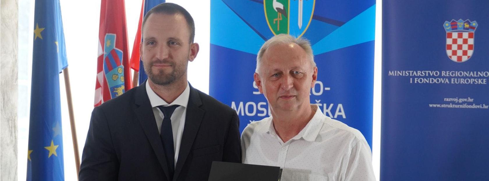 Svečano uručen Ugovor za provedbu projekta adaptacije prostora kata zgrade Poduzetničkog inkubatora Kutina s uređenjem okoliša u vrijednosti od 800.000,00 €